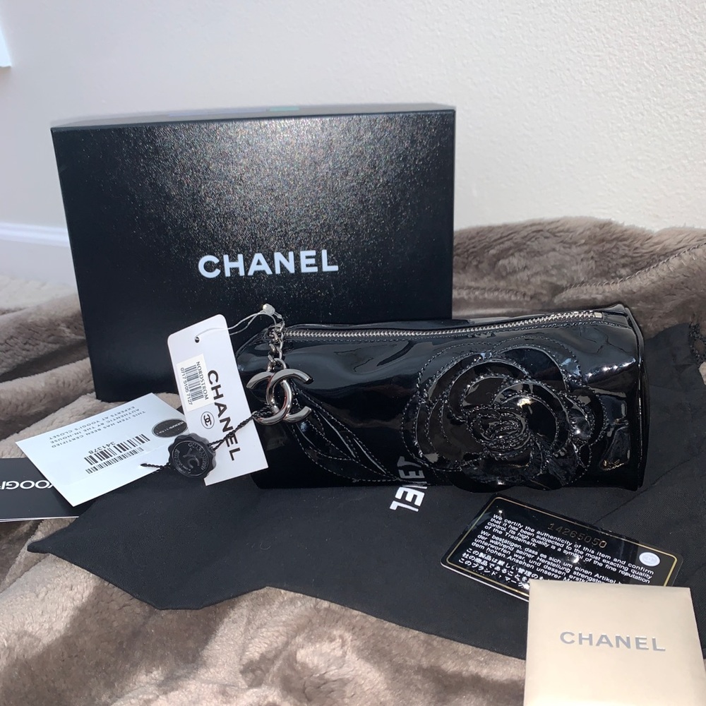 NWT CHANEL Camellia Clutch